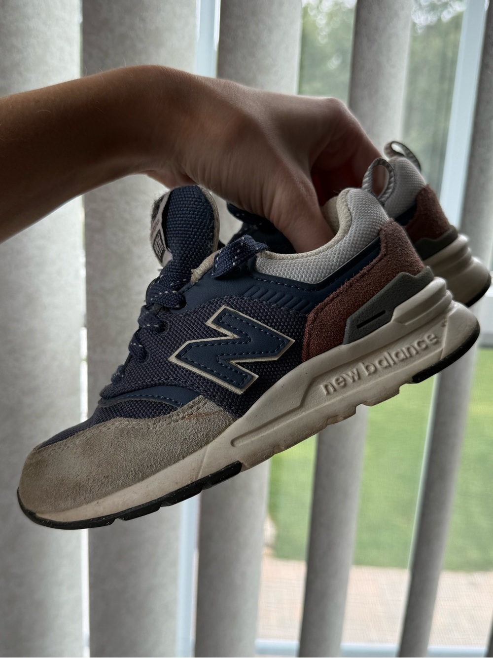 SIZE 10.5 TODDLER NEW BALANCE SNEAKERS
